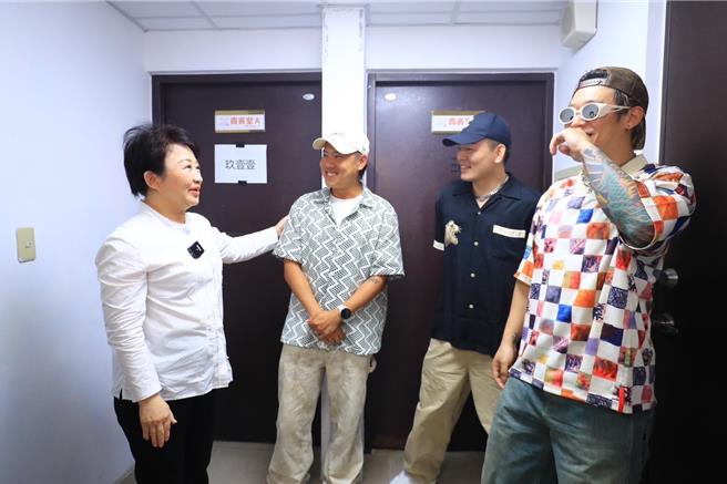 玖壹壹力挺家乡台中。（三立提供）