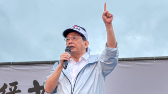 管中閔收神秘明信片 背景一看都懂了 12字「似有深意」