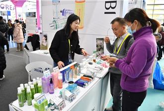 關稅戰衝擊 陸製造業、服務業PMI雙降 景氣創7個月新低