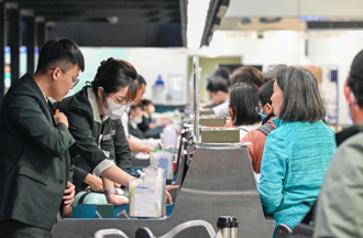 新台币升值要出国 旅行社电话接不完 股价齐亮灯涨停