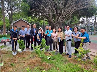 三民國中親師生齊心協力 校門綠帶開闢「三民柑馨園」
