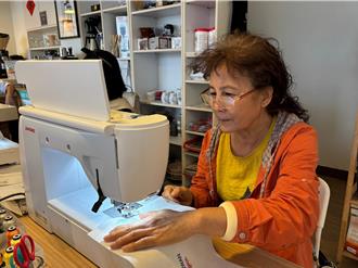 阿嬤獨立撫養2孫子 世界展望會「培力計畫」助改善生計