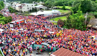 影》白沙屯媽200年來首進南投！萬人湧入名間鄉 空拍太震撼