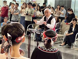 台灣原聲童聲合唱團歐洲巡演前夕 許淑華授旗祝福