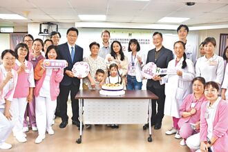 北市 聯醫創舉 水中生產寶寶滿月