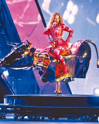 酷娃恰莉XCX上衣好劝败