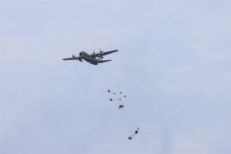 542旅聯兵2營空投軍品接收訓練 鞏固部隊戰力