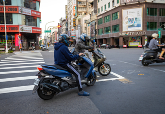 騎車進待轉區沒打方向燈被嗆 交通部曝正解 一堆人搞錯