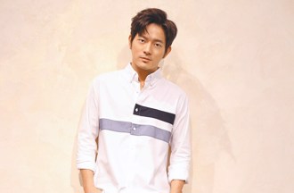 宥胜传离婚「全家搬离百坪农宅」！ 昔不堪民眾指点围帆布墙遮羞