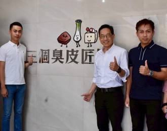 讓世界看見台中軟「食」力   經發局長走訪食品廠肯定青年創業力