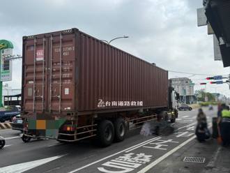 台南永康死亡車禍！聯結車擦撞3機車 騎士遭捲入輪下「爆頭慘死」