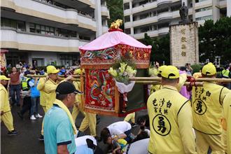 白沙屯媽祖大轉彎進彰化田中 達德商工創校60年首迎媽祖鑾駕