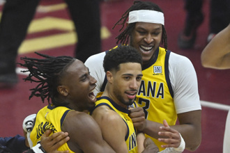 影》溜馬驚天大逆轉！最後1.1秒準絕殺 東區龍頭吞二連敗 