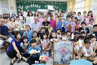 高雄學童變大廚 母親節端自種五色料理感謝媽媽