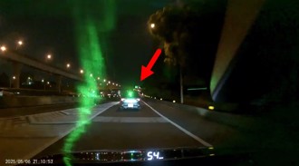 上匝道遇違規插隊遭「雷射筆」報復？ 網友不挺「全罵翻」