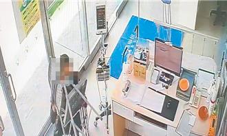 持拐杖砸傷護理長大鬧急診室　醫療暴力累犯「這原因」遭判8個月
