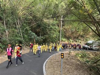 遭白沙屯媽海放7.5公里！頭旗「翻山越嶺」會合爆哭：我們做到了