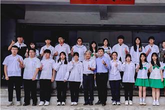 君毅高中繁星放榜 王惟馨勇奪全國餐旅榜首 13人金榜題名