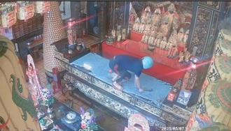 彰化百年五通宮遭怪男闖入破壞 多尊神尊慘遭斬首