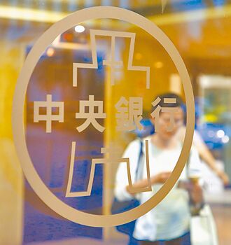 全面擁抱美國 加重台灣危機