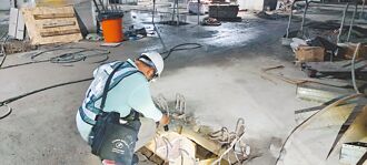 台南 新公園空降鐵條 工務局將開罰