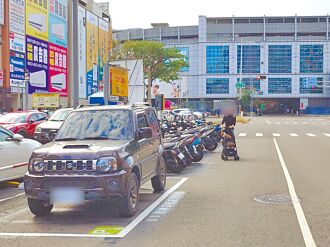 高鐵左營站缺人行道 民嘆門面輸了