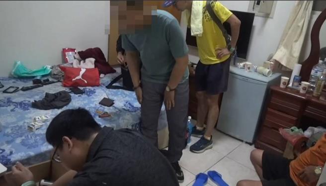 萧男因毒驾酿祸，彰警向上追查毒品来源，锁定李男为上游贩毒者，日前在员林市一处出租套房内将其查缉到案。（警方提供／叶静美彰化传真）