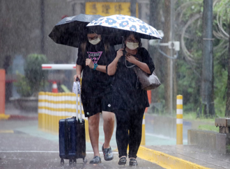 天氣》更猛鋒面明晚殺到 周末雨彈由北往南炸