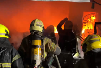 台南民宅凌晨恶火！一家3大2小睡梦中吓醒奔逃 画面曝光