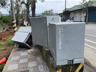 桃園八德變壓器遭撞倒「505戶停電」 台電搶修中