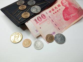 超商女店员多找10元遭骂数钱慢「丑八怪」  男瞎扯：是说我女友