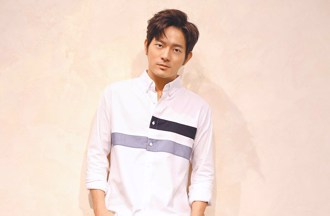 宥胜传离婚「全家搬离百坪农宅」！ 昔不堪民眾指点围帆布墙遮羞