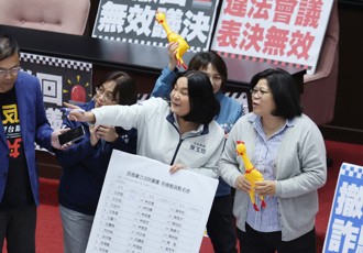 連署書每箱都包膜！ 陳玉珍嗆「罷團經費從何來」：從台北一路告下去