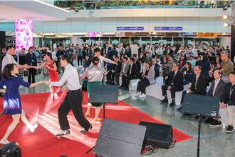 摇摆舞步迎母亲节 升恒昌桃机送上最动人的惊喜