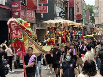 金門天震堂慶賀浯島城隍遷治345周年 20陣頭逾600人繞境熱鬧滾滾