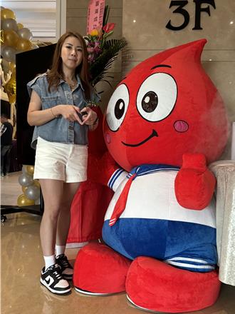 纪念天堂的儿子 她办捐血活动传爱