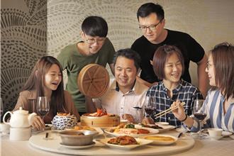 信義區百貨搶攻母親節商機 精品下午茶訂位增溫 限定甜點掀熱潮