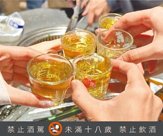 青少年喝酒 逾4成受親友影響