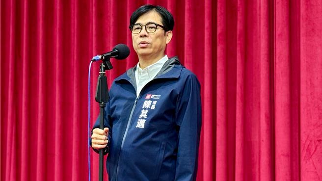 高雄市長陳其邁今在議會受訪時表示，台幣升值當然一定會對出口造成影響，這個是必然的，中央政府也應該要持續提升中小企業競爭力。（柯宗緯攝）