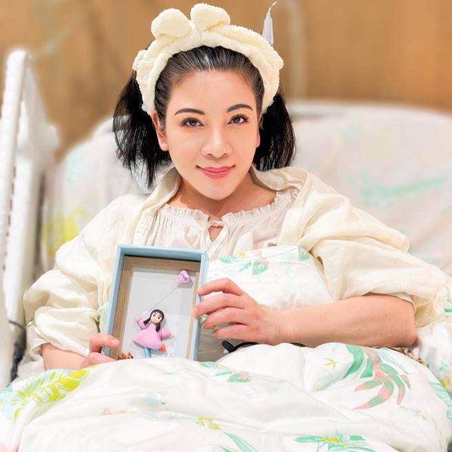 陳文茜進行新一輪免疫療法，過程頗折磨。(圖/FB@文茜的世界周報 Sisy's World News)