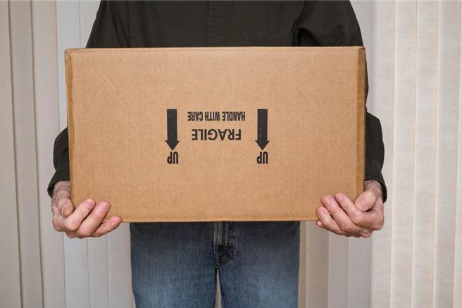 貧婦偷走路邊1個紙箱遭檢方依竊盜罪起訴 法官不忍心 判免刑（示意圖／達志影像）