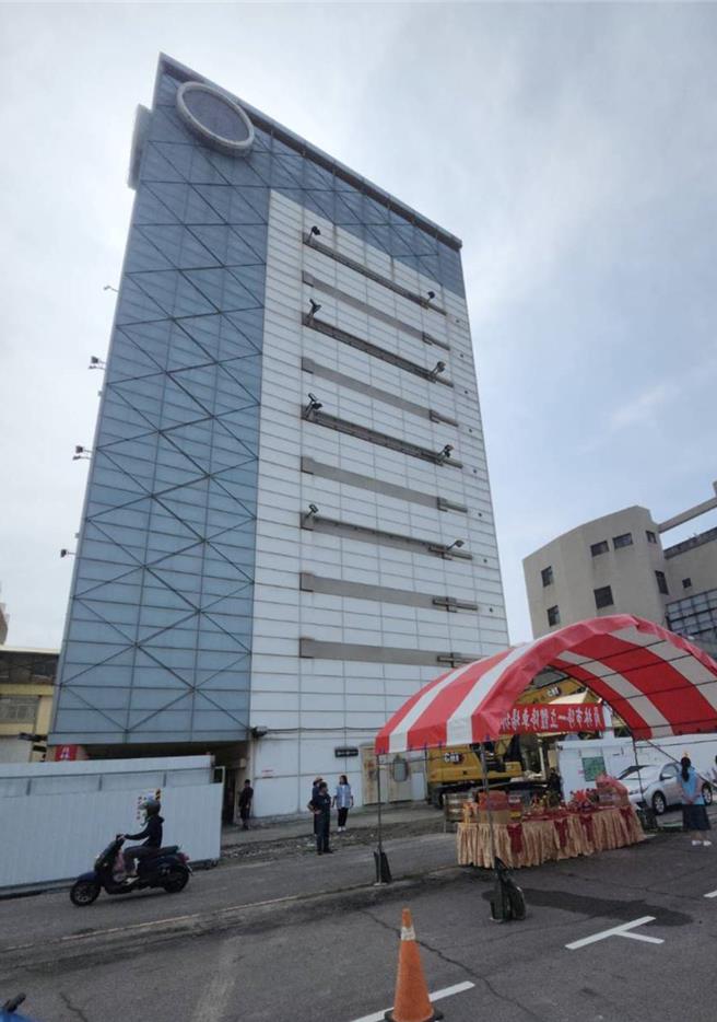 员林市停一立体停车场位于员林火车站附近精华地段，因民眾停车习惯转变、设施老化及安全等问题，致使用率渐低，市公所决定拆除。（员林市公所提供／叶静美彰化传真）
