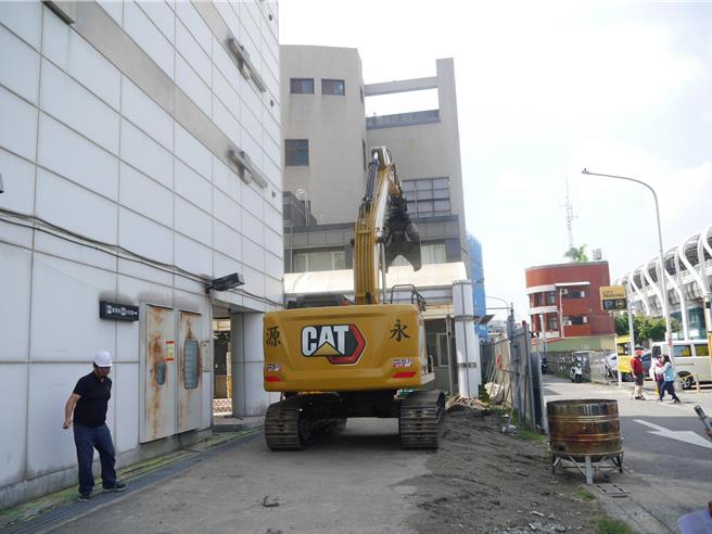 员林市停一立体停车场将拆除，预定最快将在9月厎前完成拆除作业，短期内将做为平面停车场使用。（员林市公所提供／叶静美彰化传真）