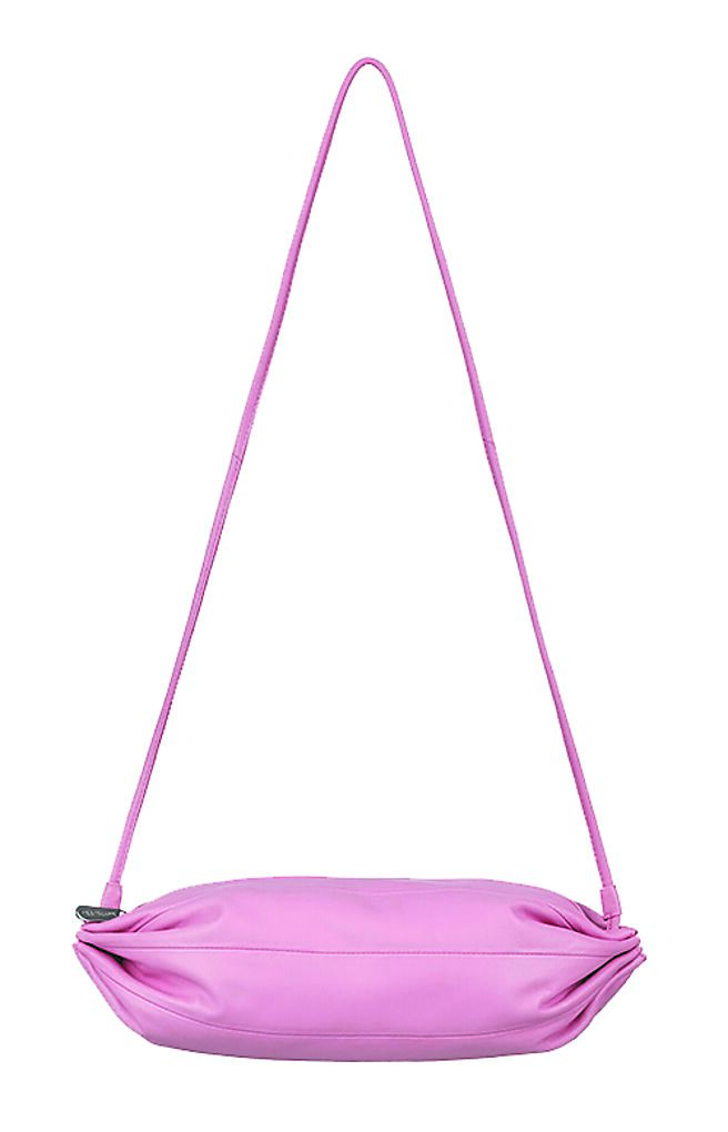 Marimekko天竺葵粉麂皮Karla系列肩背包（大） ，1万1900元。（Marimekko提供）