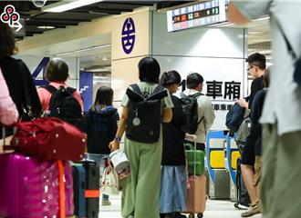 電車線修2天 台鐵今早誤點 汐止七堵間大亂