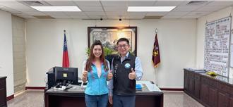 母親節將至 桃園市議員、警察贈女同仁禮物