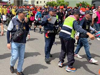 粉红超跑神转弯！助警应试分局长 同事惊呼「白沙屯妈祖帮保送」