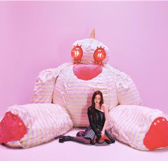 日本7／5灾难预言将至？女歌手备救难包放家里各个地方