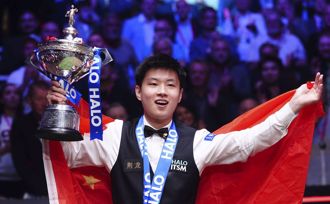枱球》世锦赛夺冠爆争议 陆赵心童再获斯诺克巡迴赛最佳表现奖