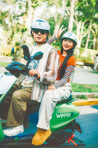 蕭煌奇騎機車 琳誼喊非常酷